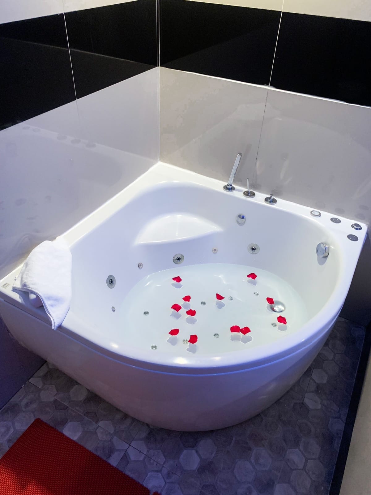 Boss Massage 33 — Nuru & Body to Body Massage interior photo 3 in Bangkok