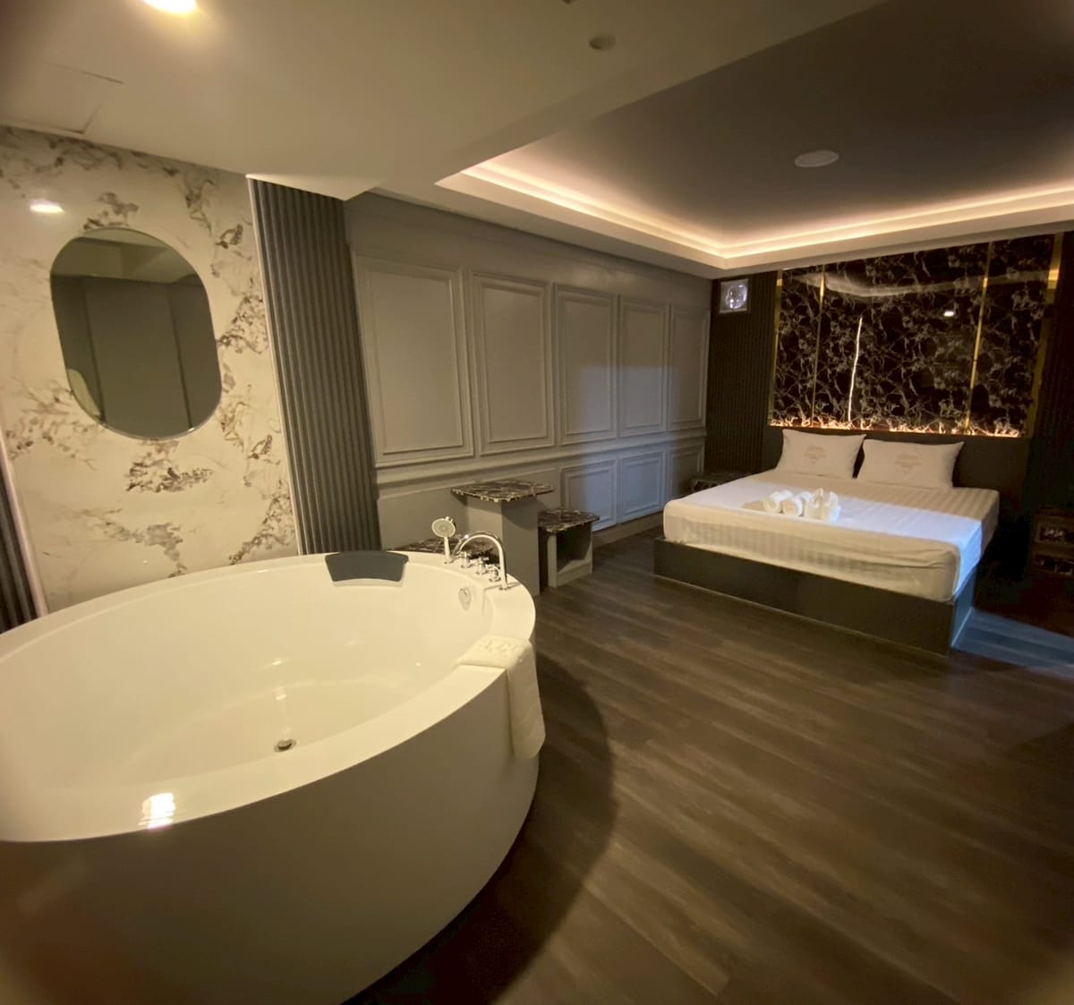 Crystal Club — Soapy Massage interior photo 3 in Chiang Mai